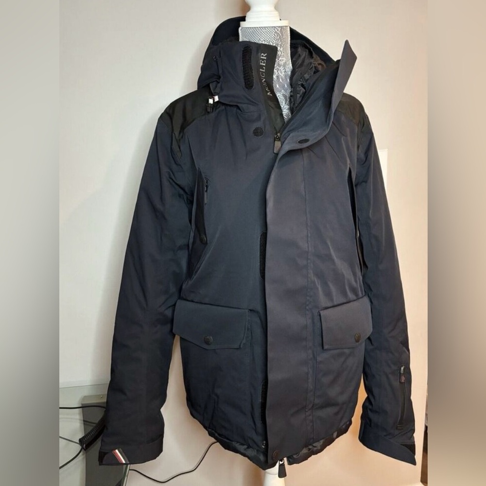 Moncler Grenoble Women Gorp Core Ski Jacket size 4 (US Large) Like New condition